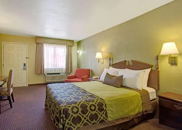 Travelodge By Wyndham Tucson Az Hotel 2*