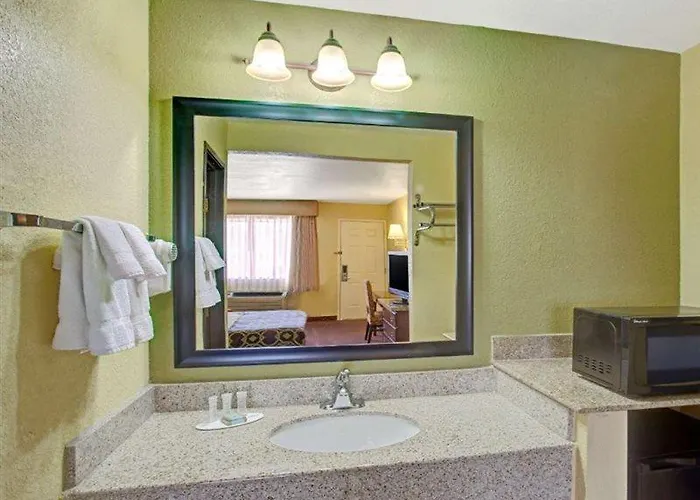 Travelodge By Wyndham Tucson Az Hotel 2*