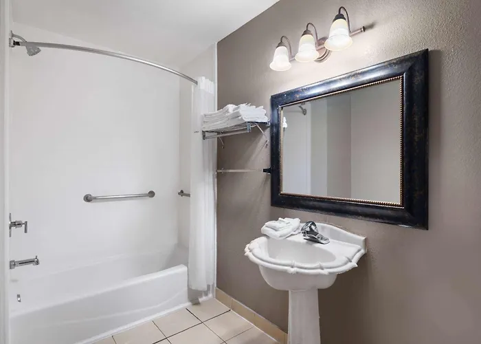 Hotel Travelodge By Wyndham Tucson Az 2*