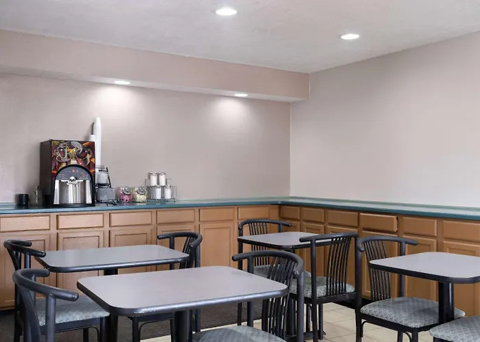 Travelodge By Wyndham Tucson Az Hotel 2*